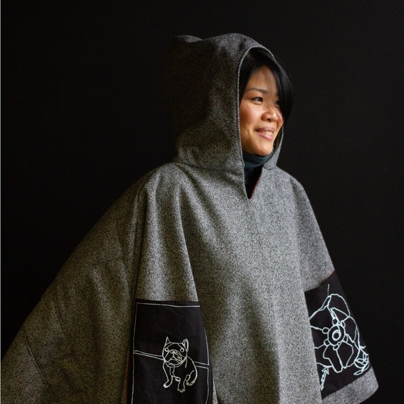 Rain cape made from scholar fabric. One size fits all, water resistant and warm. - Picture 7 of 9